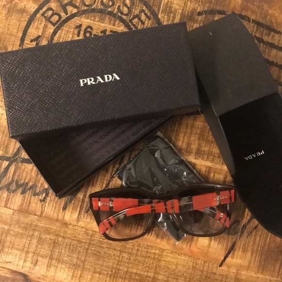 Prada tortoise shell & red frame sunglasses - Picture 7 of 8
